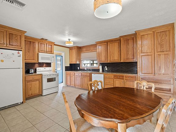 3rd image of 4423 Oaklawn Dr