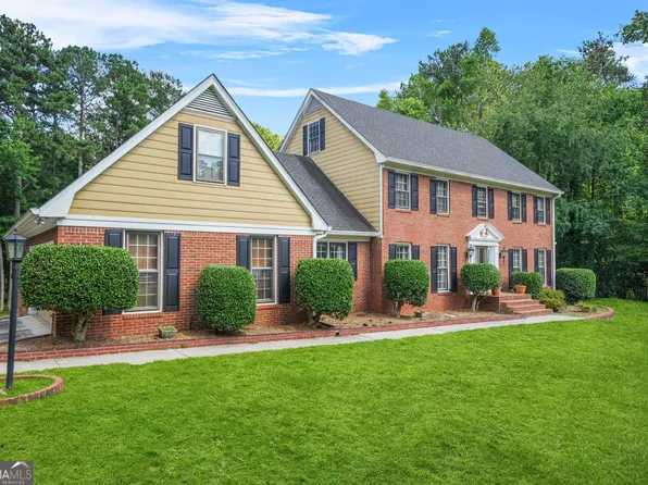 385 Dix Lee On Dr, Fayetteville, GA 30214