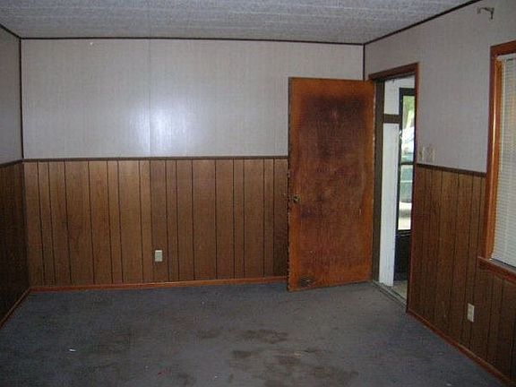 3rd image of 210 W Cherry St