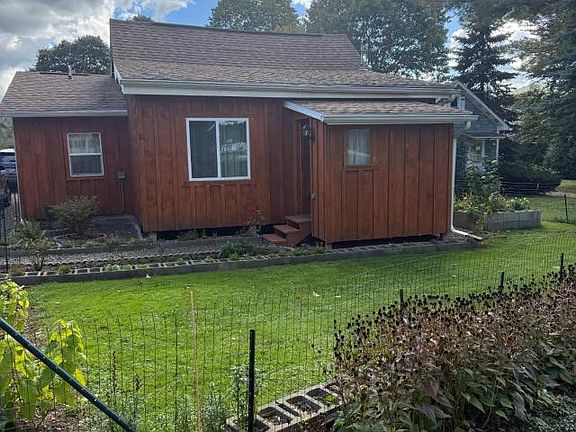 2nd image of 6 Weiler Rd #1