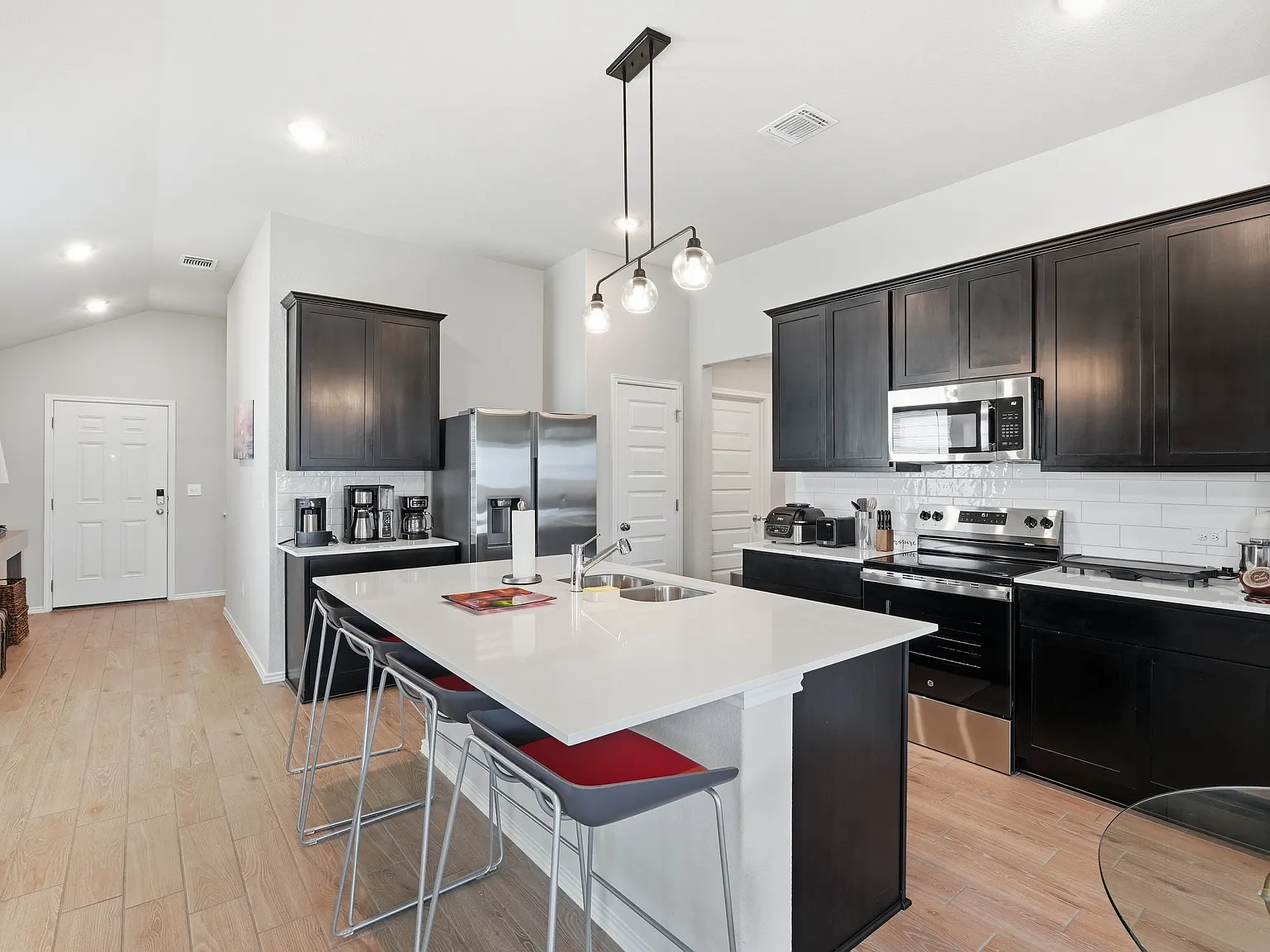 3 bed, 1491 sqft, $1,900 — Photo 3