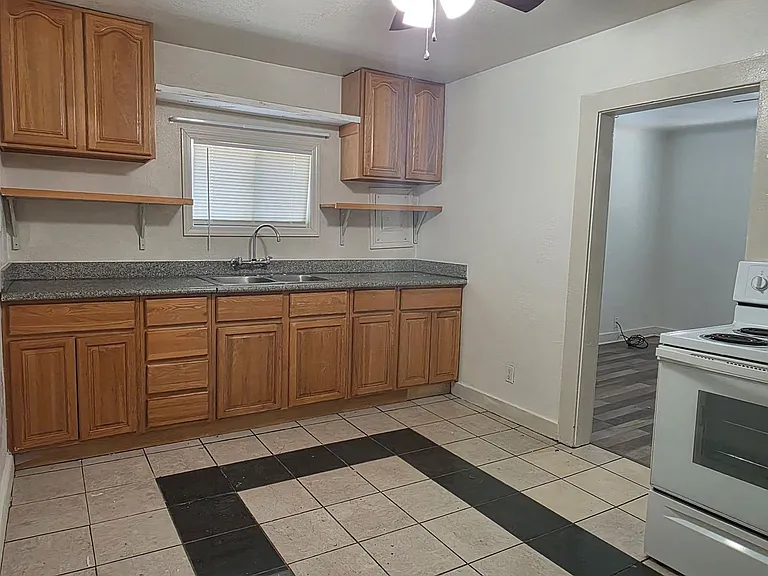 2050 Bransetter 5410 Cedars Rd — Photo 6