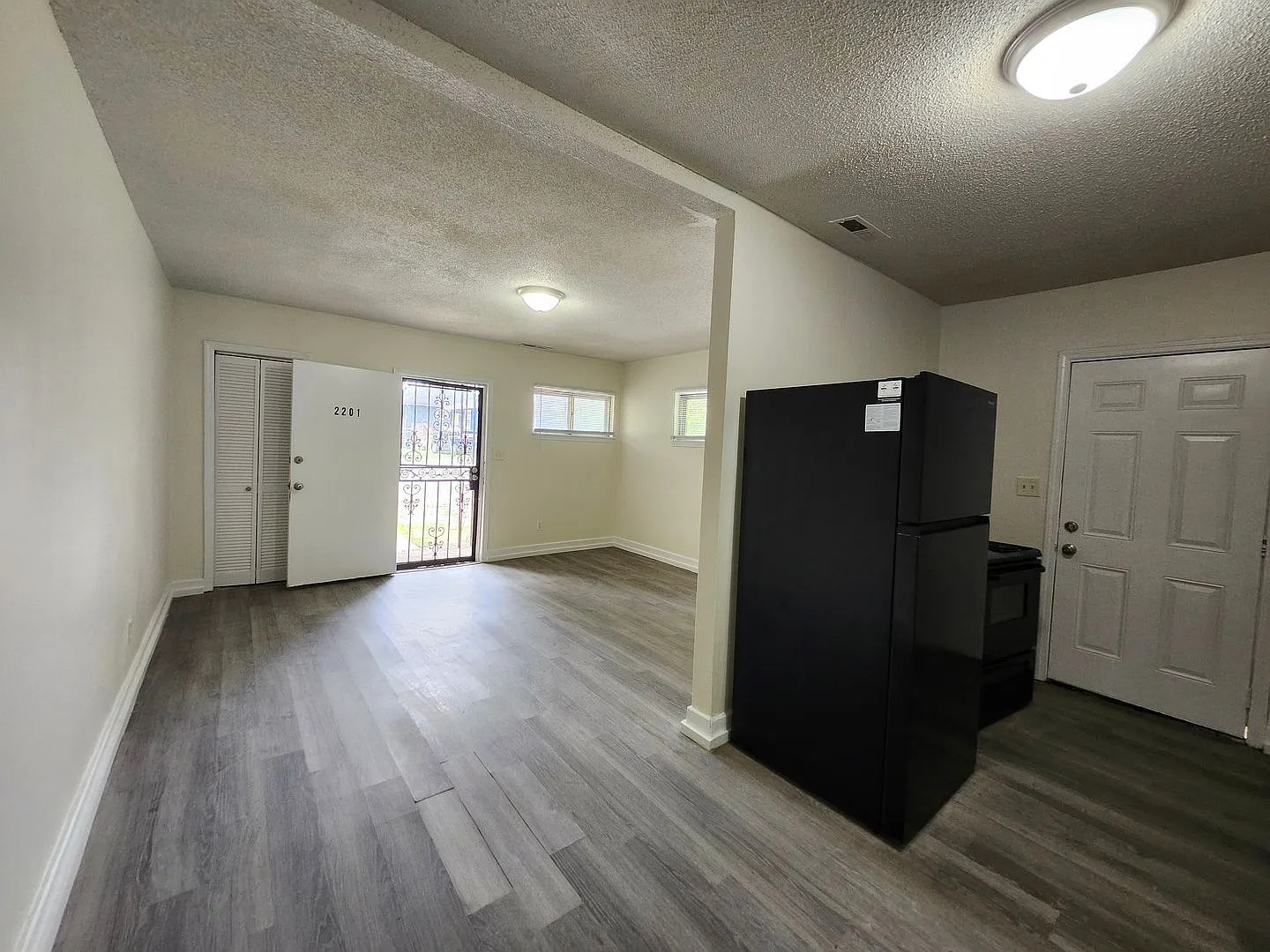 2201 & 2203 Gilbert Street — Photo 3