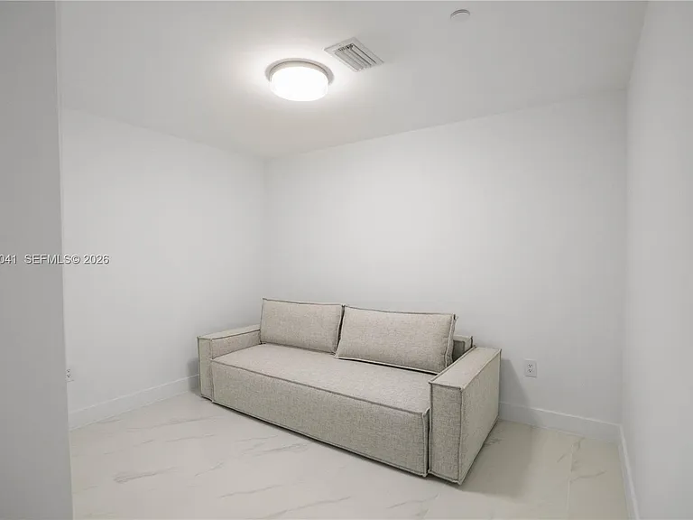 700 NE 24th St #3905 — Photo 24