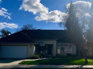 2207 E Ryan Ln, Fresno, CA 93720