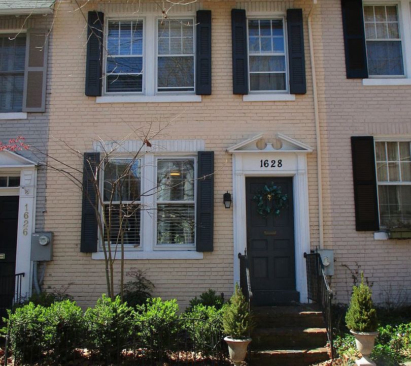 1st image of 1628 33rd St NW