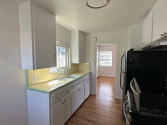 4th image of 4692 Newport Ave