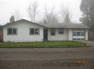729 N Broadway St, Estacada, OR 97023