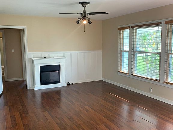 3rd image of 612 W Lagrange St