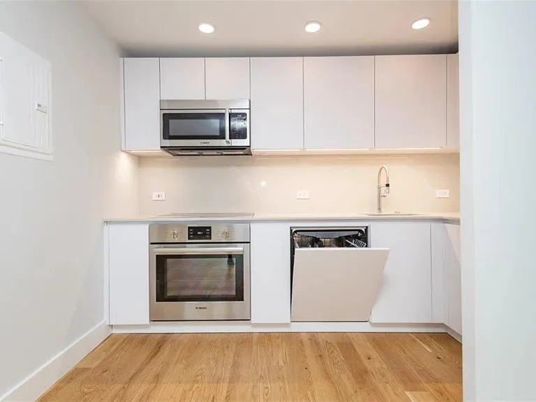 335 Harvard St #7 — Photo 11