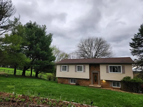 588 Blairs Ridge Road, Moundsville, WV 26041