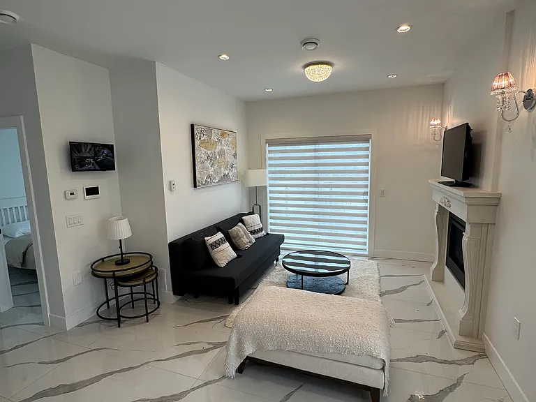 3087 Royal Oak Ave — Photo 14