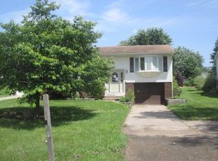 710 6th St, Colona, IL 61241