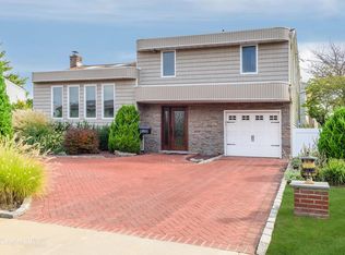 3075 Lee Pl, Bellmore, NY 11710