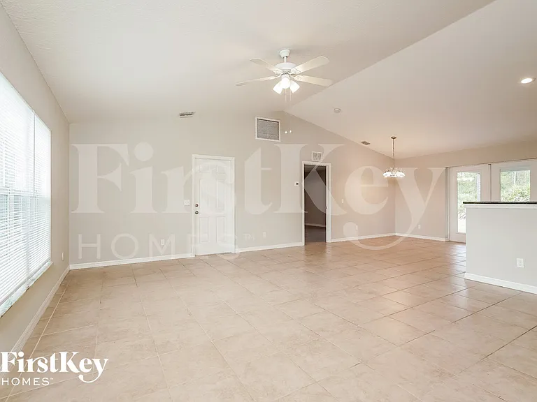 12246 Gulfstream Blvd — Photo 2