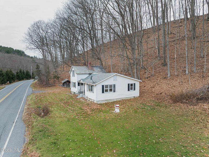 3rd image of 403 Ash Grove Road