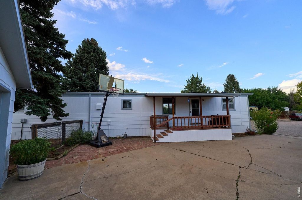 2828 Mango Pl