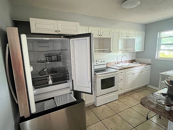 4th image of 2135 Beach Dr SE APT 1