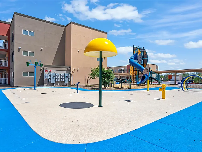 Lynne Village Apartments — Photo 25