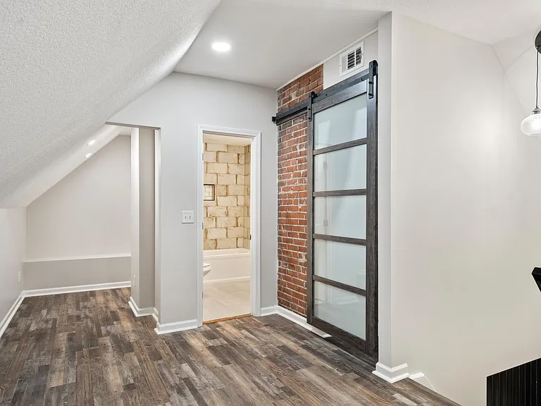 2754 Holmes St — Photo 30