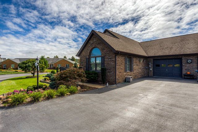 1st image of 19434 Country Dr
