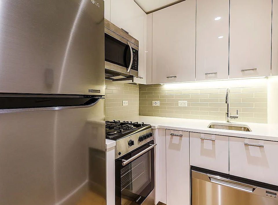1st image of 230 E 44th St APT 3H