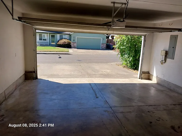 320 NW Country Ct — Photo 11