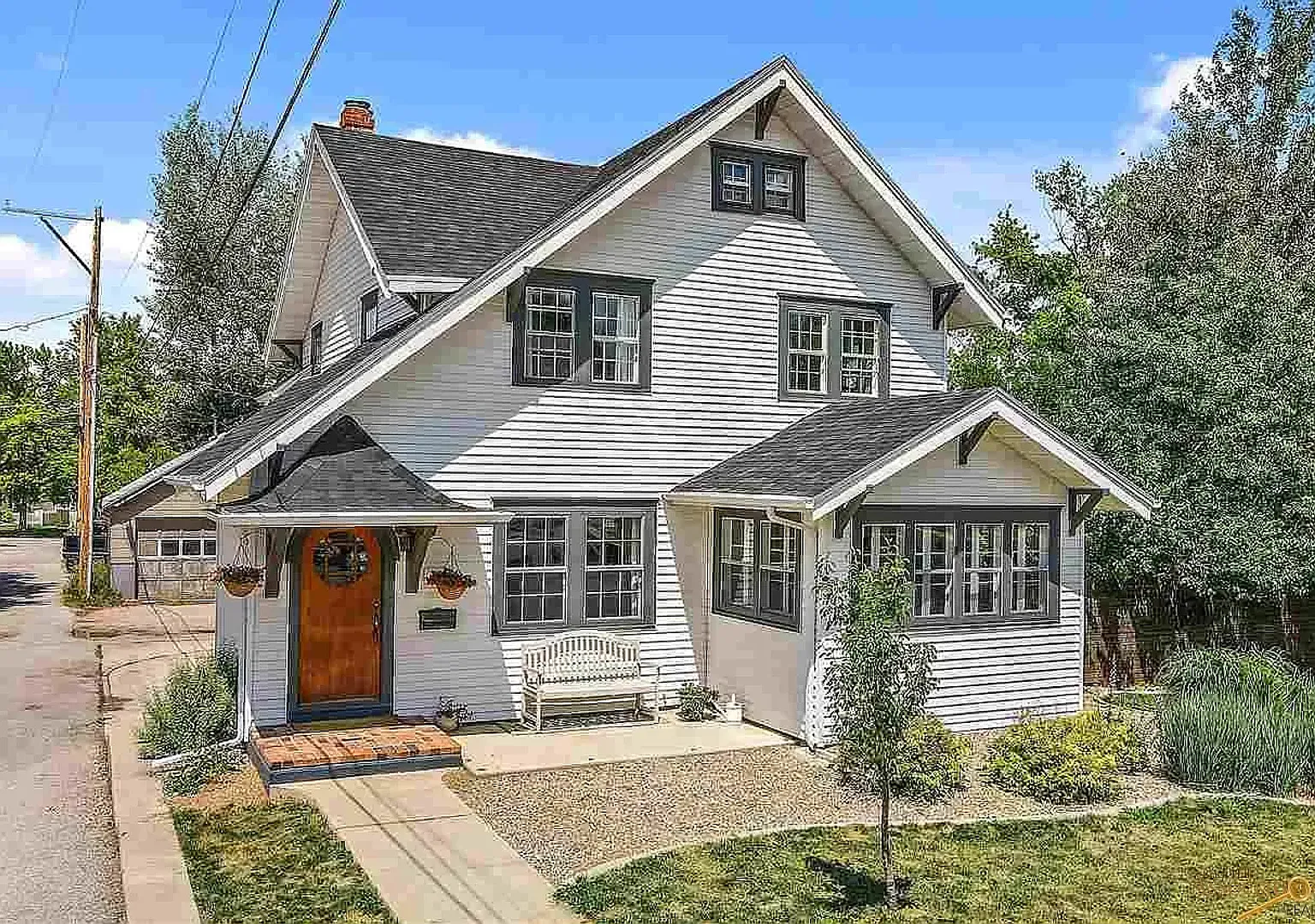Beautifully restored home just minutes from downtown! — Photo 1