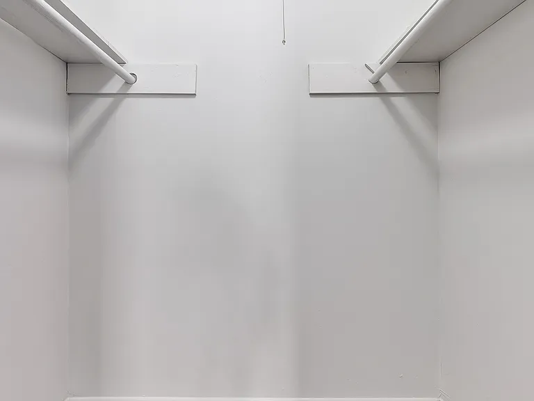 Sycamore - Closet