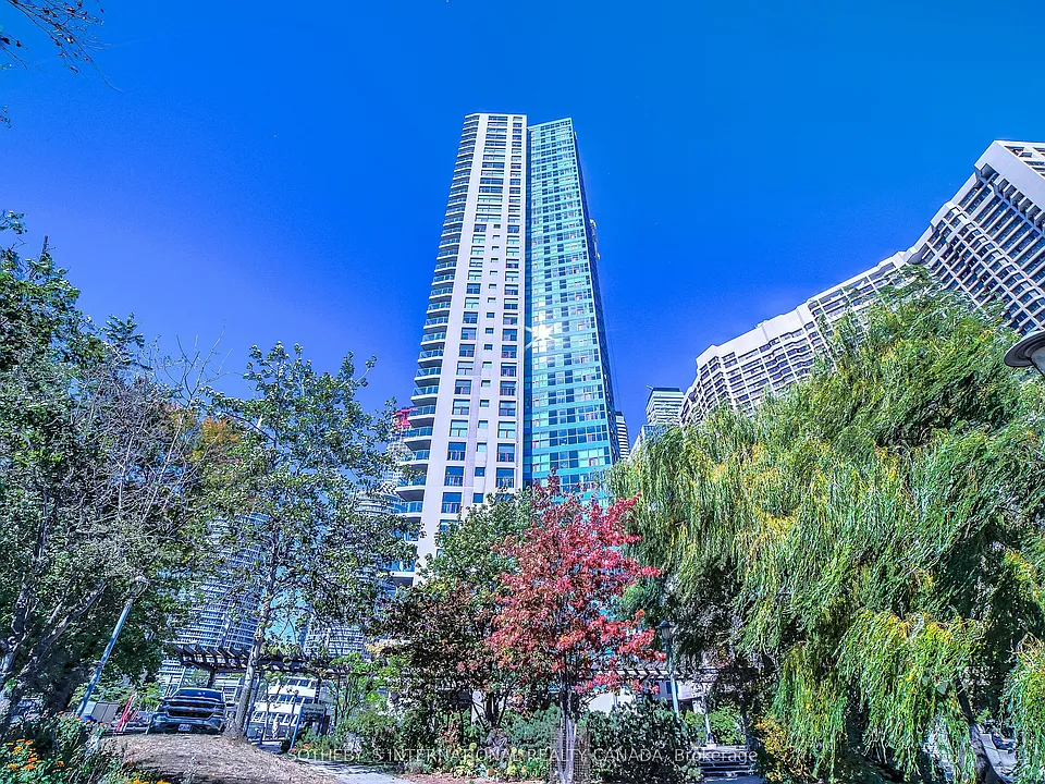 99 Harbour Sq #1207