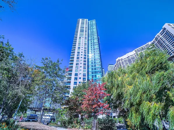 99 Harbour Sq, Toronto, ON