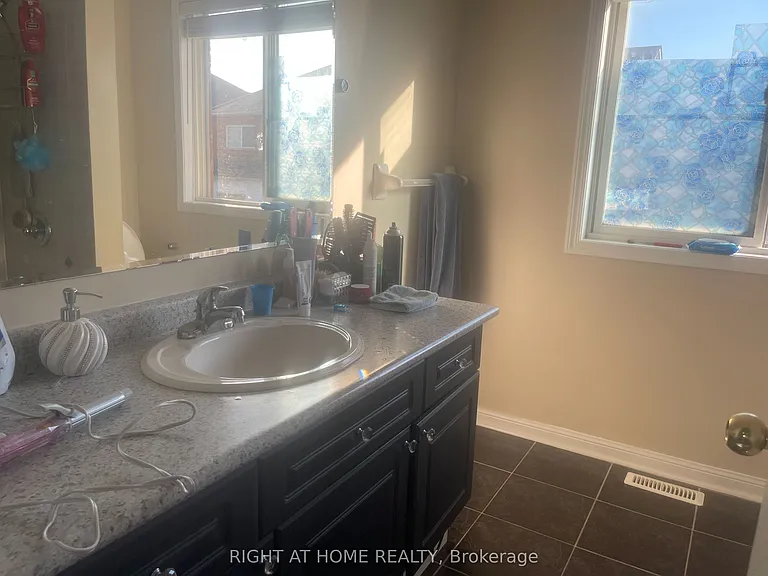 5654 Churchill Meadows Blvd — Photo 20