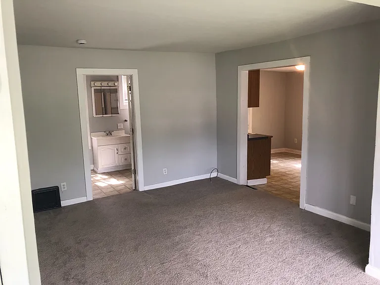557 Walnut St NE #1 — Photo 3