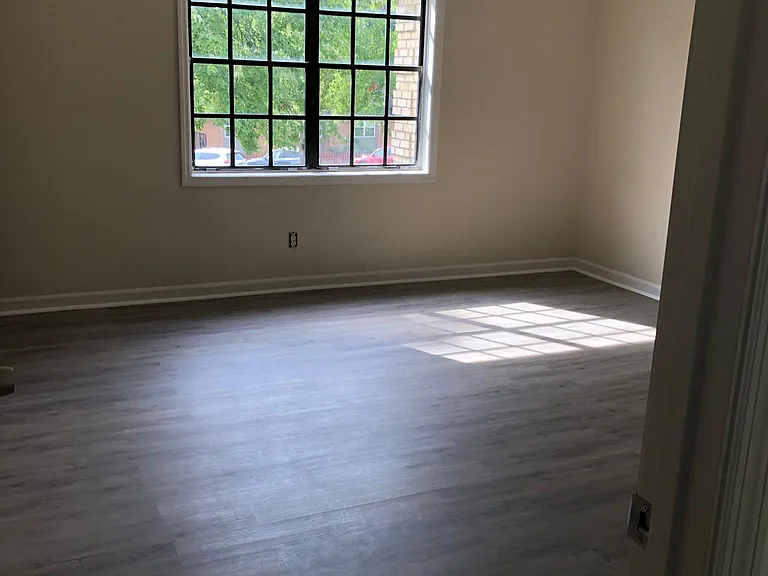 300 Winding River Dr #G — Photo 9