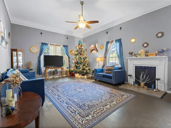 1007 S Magnolia St, Hearne, TX 77859