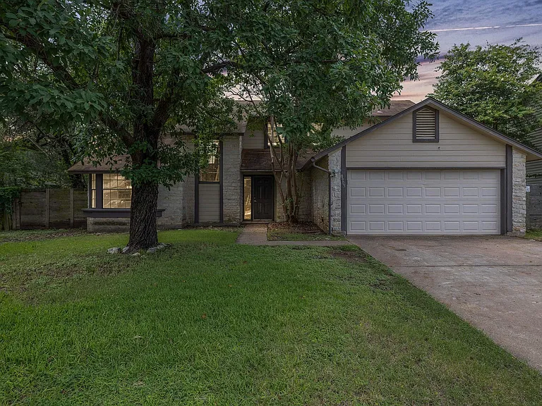 8905 Bridgewood Trl — Photo 2