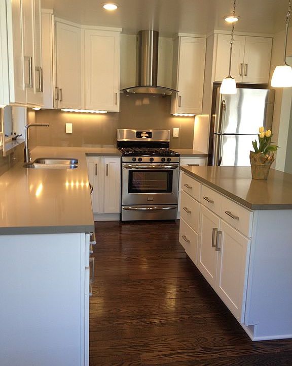 Kitchen 701 Benvenue Avenue