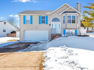 9 Mouser Dr, Saint Charles, MO 63304