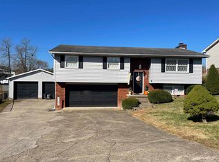 734 E Twin View Ln, Huntington, WV 25704