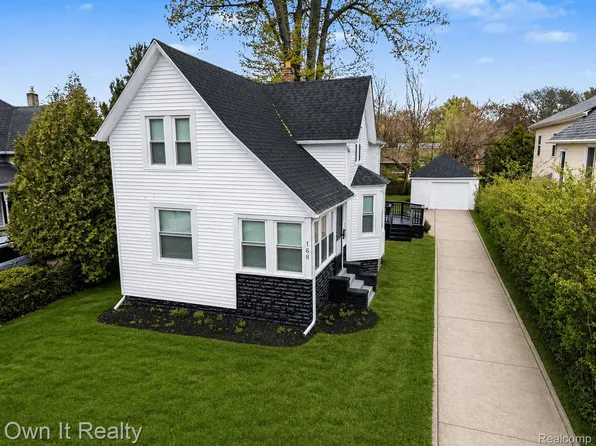 168 Kerby Rd, Grosse Pointe Farms, MI 48236