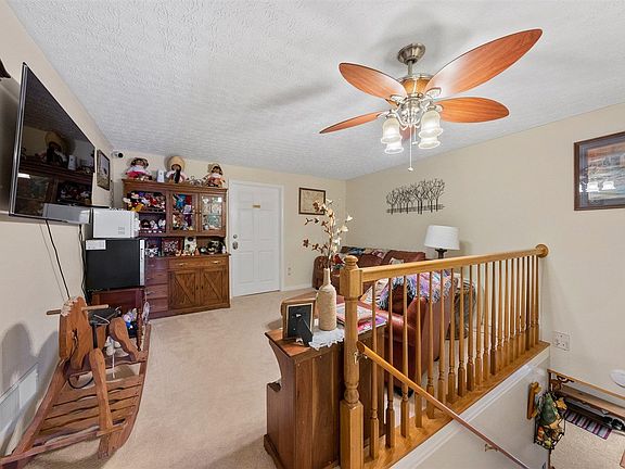3rd image of 3600 Mammoth Cave Rd
