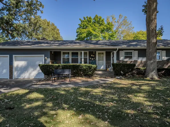 1811 E Forestview Dr, Pontiac, IL 61764