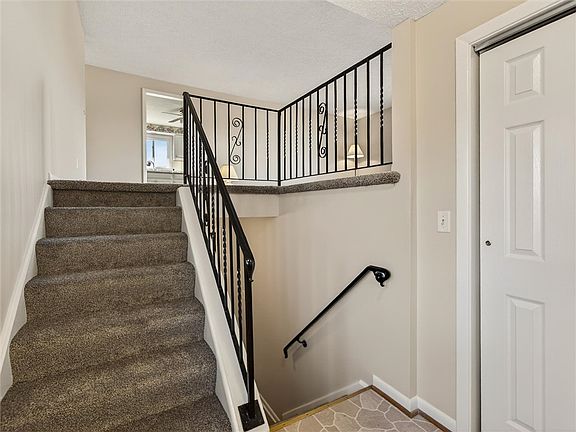 4th image of 100 Edgebrook Ln