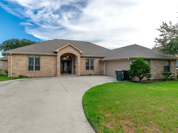 1904 Santa Rosa Dr, Alice, TX 78332