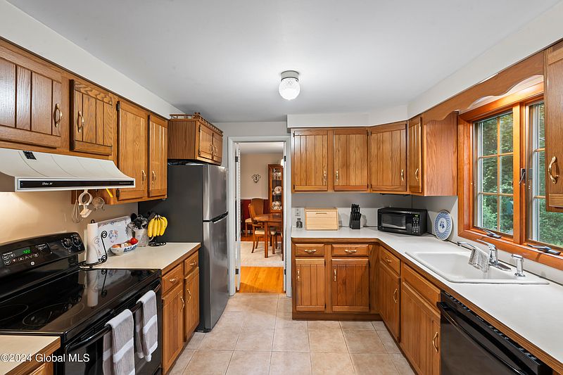 4th image of 9 Conifer Drive