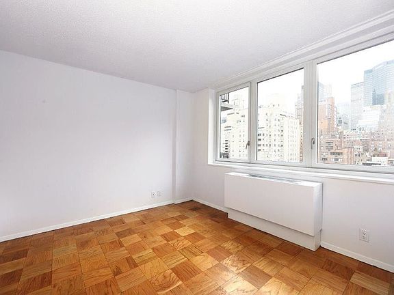 4th image of 115 E 34th St #802
