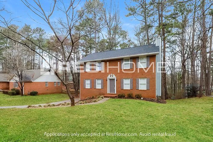 3 bed, 2.5 bath, 1824 sqft, $1,745 — Photo 1