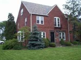 2247 Fenwick Rd, University Heights, OH 44118