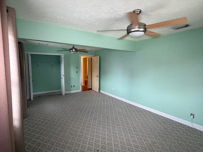 542 NW La Brea Ave — Photo 6
