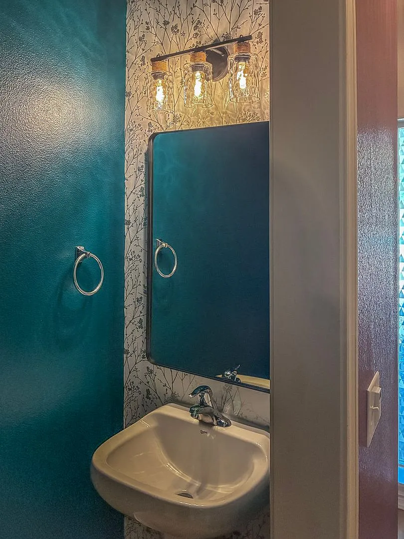Sherwood Townhome- 3 Bedroom 2.5 Bath Available Now ! — Photo 4